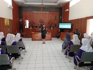 Kunjungan ke Pengadilan