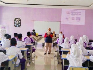 Kenali dan Tangani Luka Psikologis, Puskesmas Berikan Edukasi P3LP kepada Siswa SMK Islam Atturmudziyyah Garut